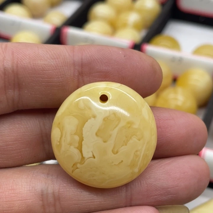 未镶嵌琥珀裸石挂件