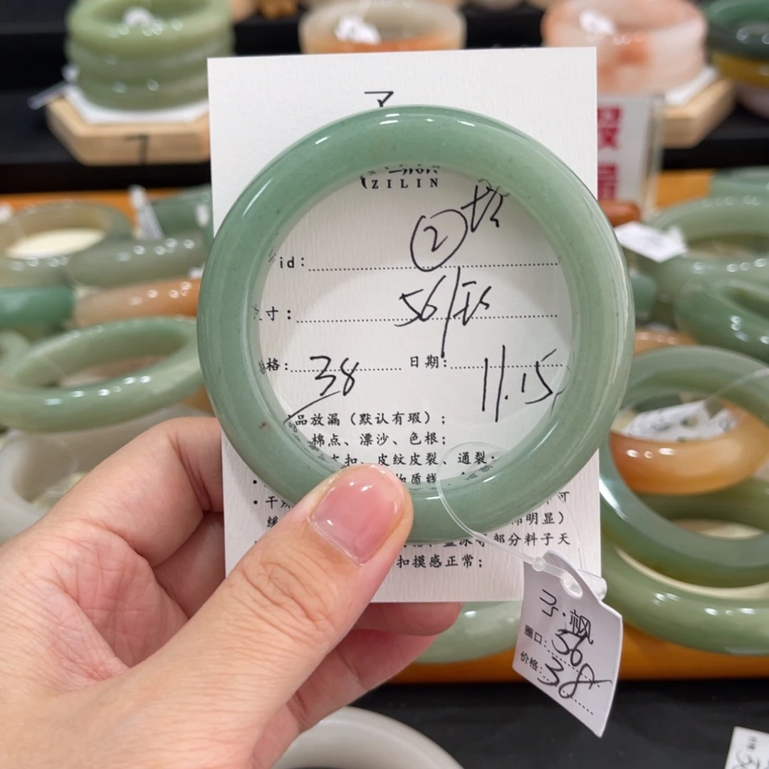 未镶嵌手镯石英质玉