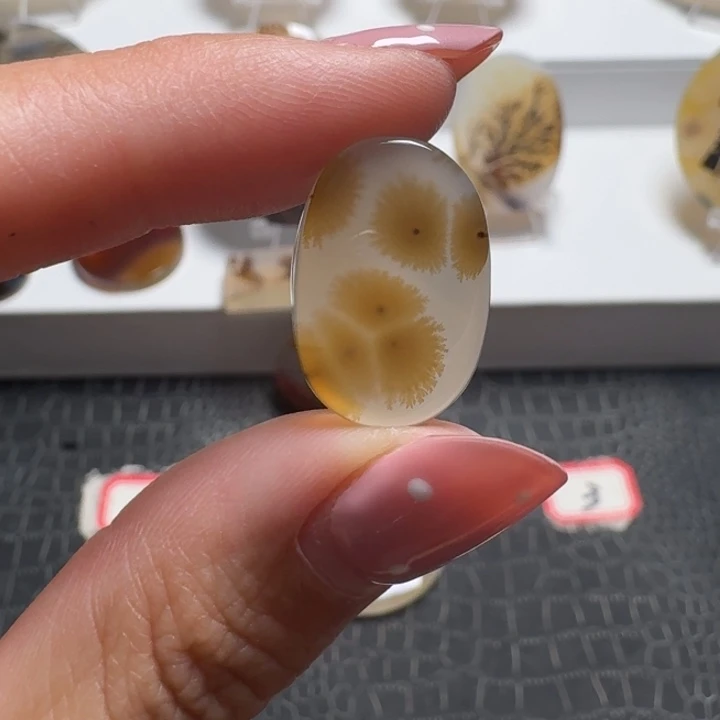 玛瑙/玉髓未镶嵌珠宝奇石