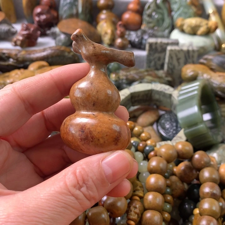 未镶嵌岫岩河磨玉（透闪石质玉）把件