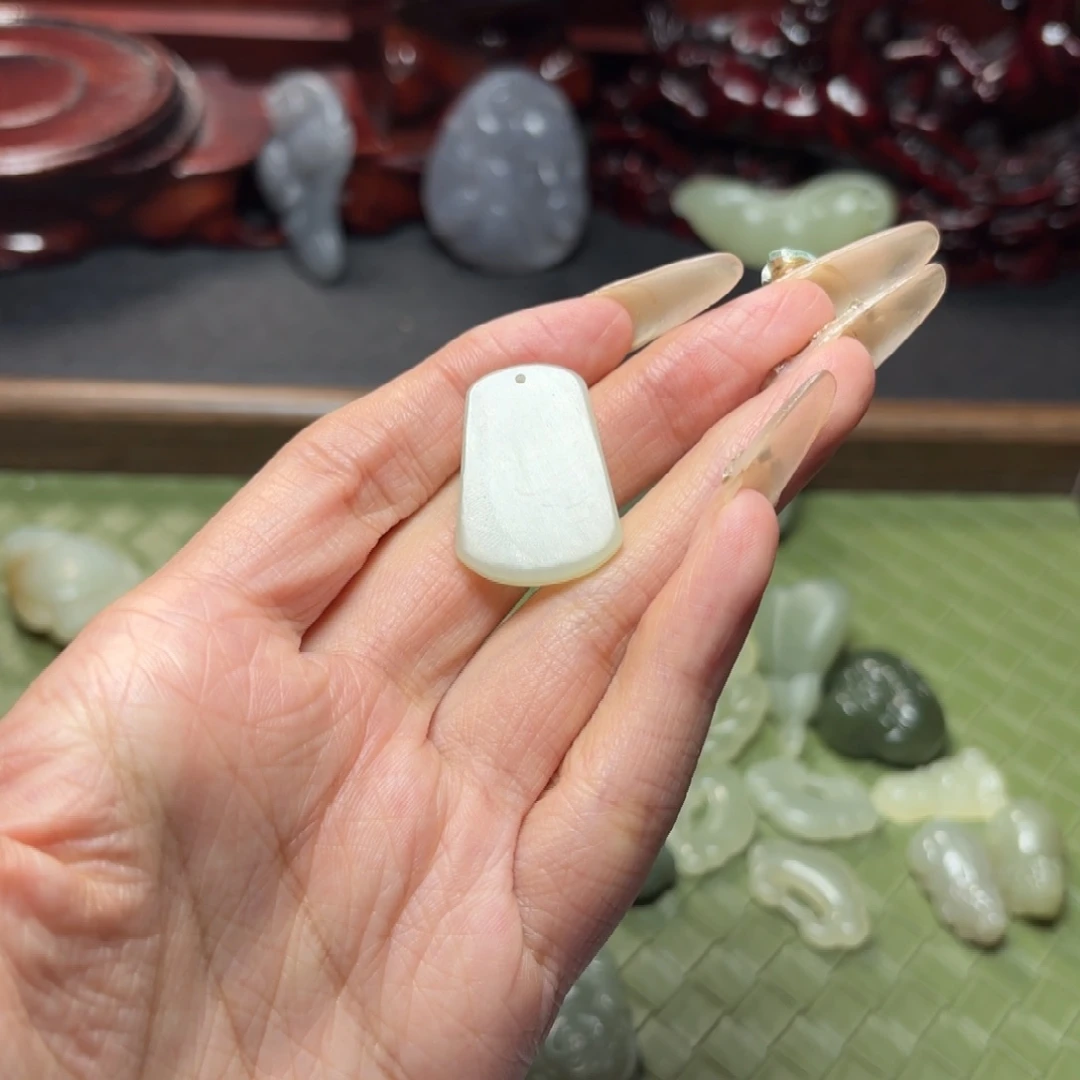 和田玉未镶嵌颈饰正常结构