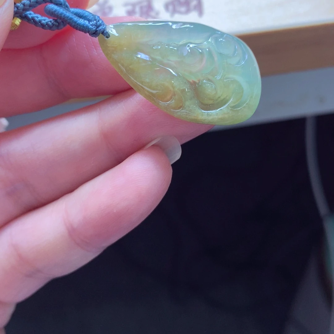 翡翠颈饰未镶嵌吊坠