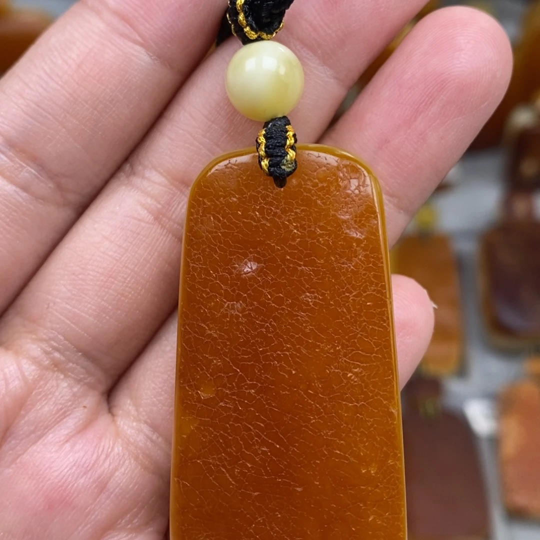 未镶嵌琥珀珠宝奇石