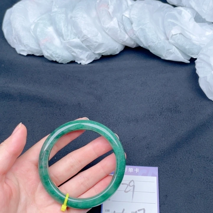 石英质玉（非洲翠）手镯未镶嵌29