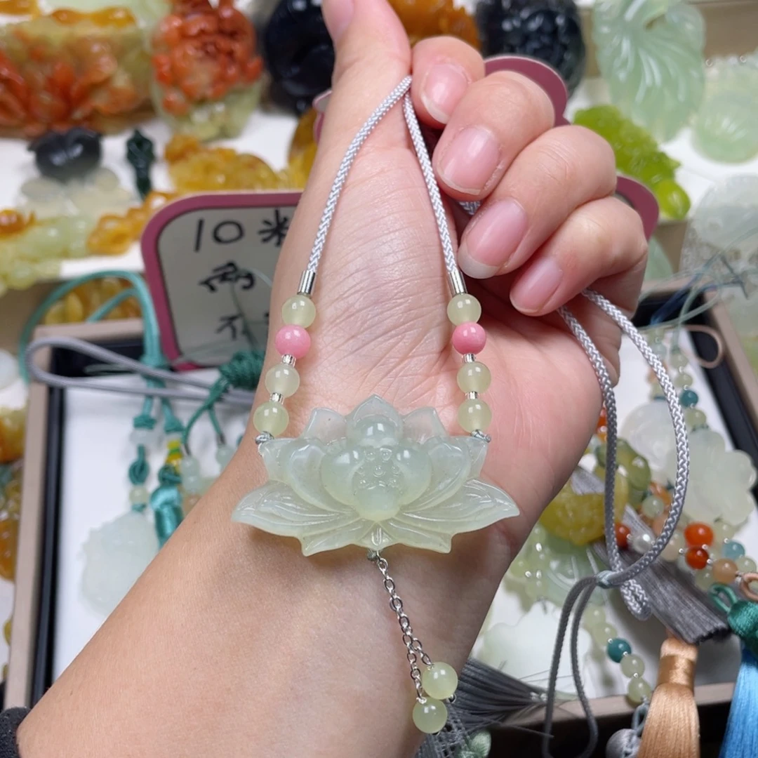 蛇纹石玉未镶嵌颈饰
