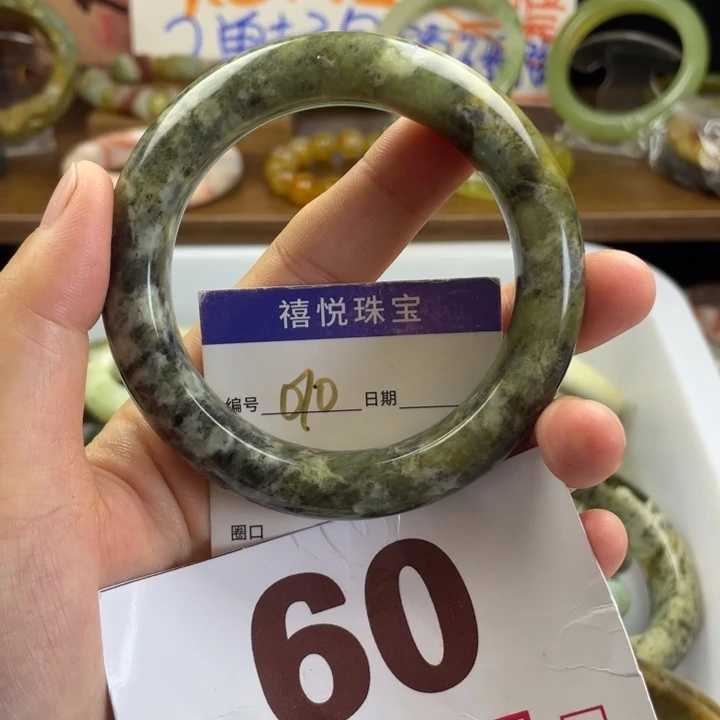 未镶嵌蛇纹石玉手链