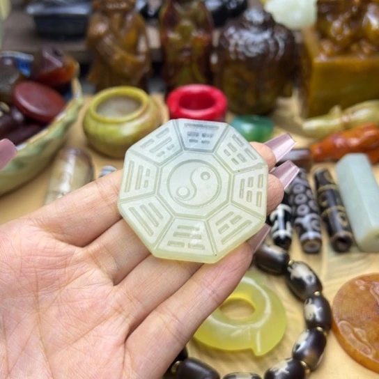 蛇纹石玉未镶嵌颈饰