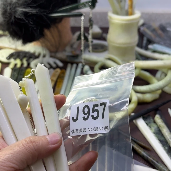 蛇纹石玉发饰合金依*