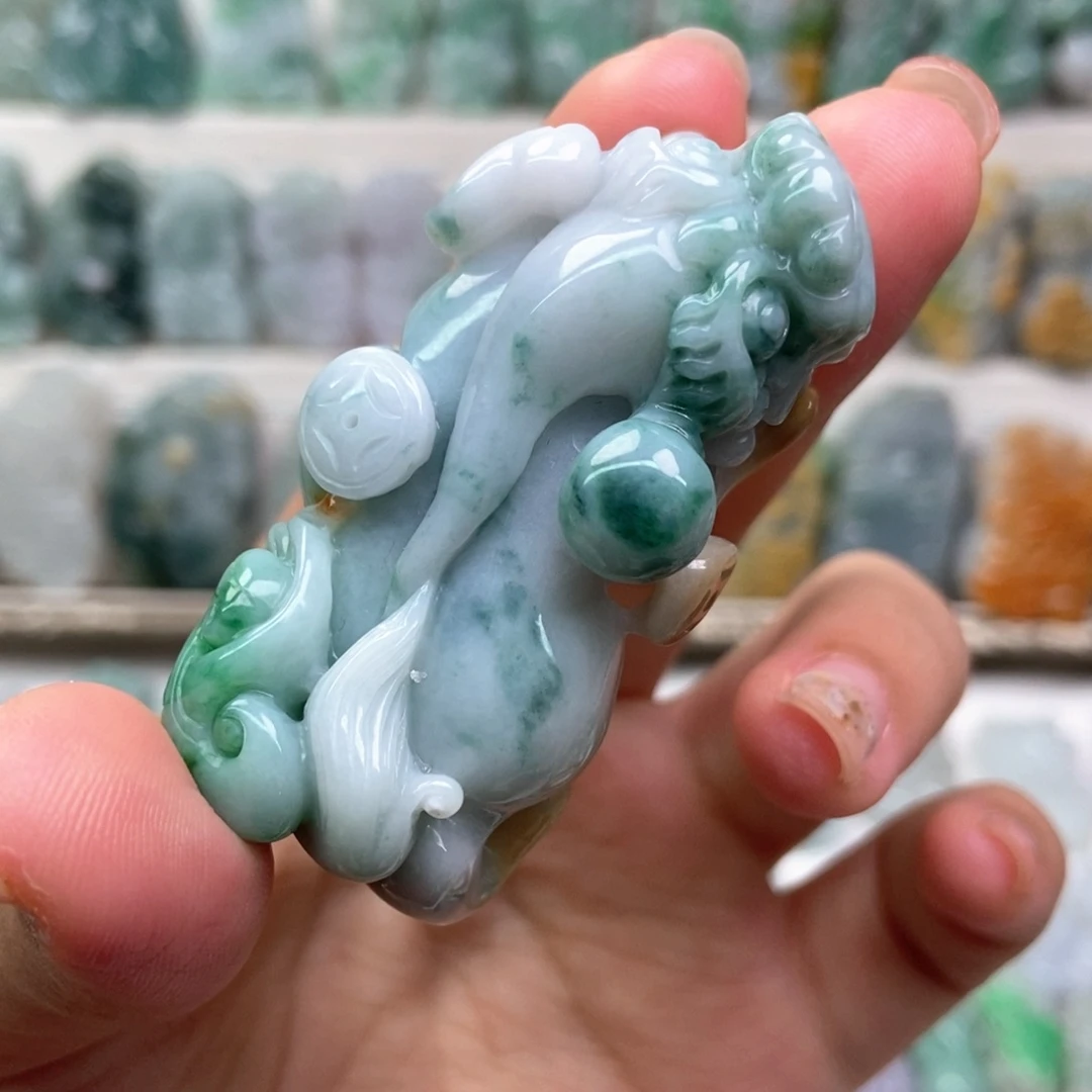 翡翠未镶嵌吊坠(赠链)