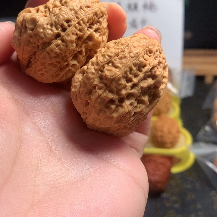 文玩核桃吊坠龙脊王43尺