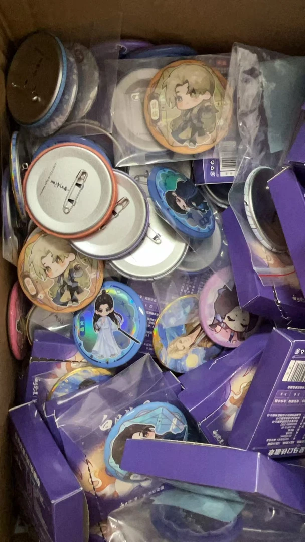 随机一款白月梵星明款吧唧