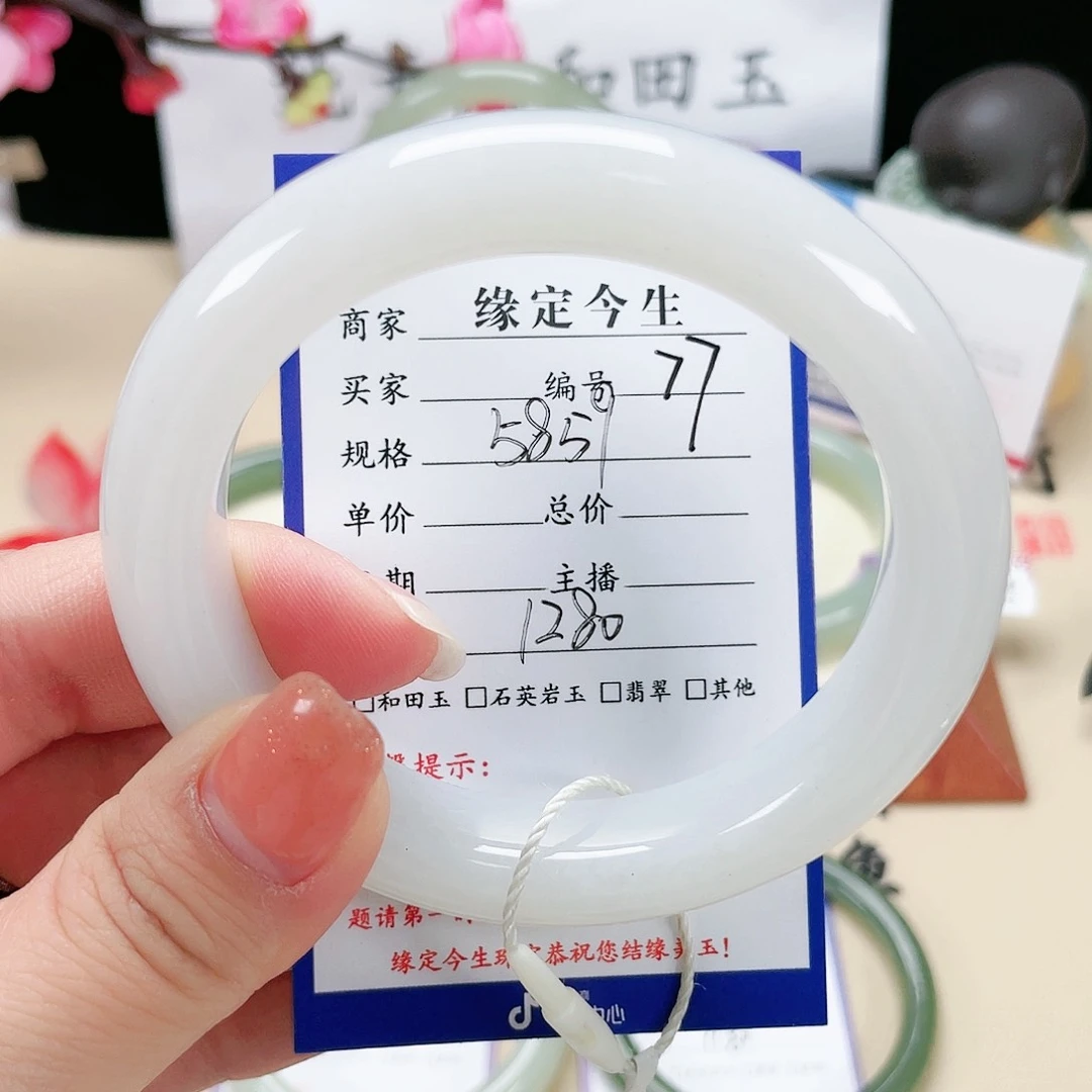 和田玉手镯未镶嵌