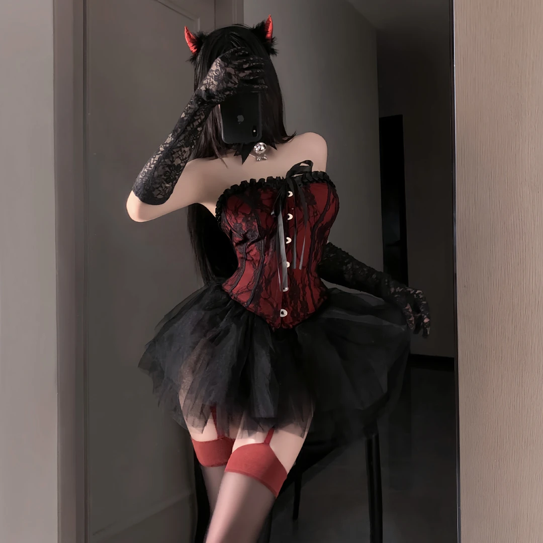 LOVE:小魔女 复古宫廷风猫系辣妹抹胸高腰显瘦纯欲束腰蓬蓬裙套装