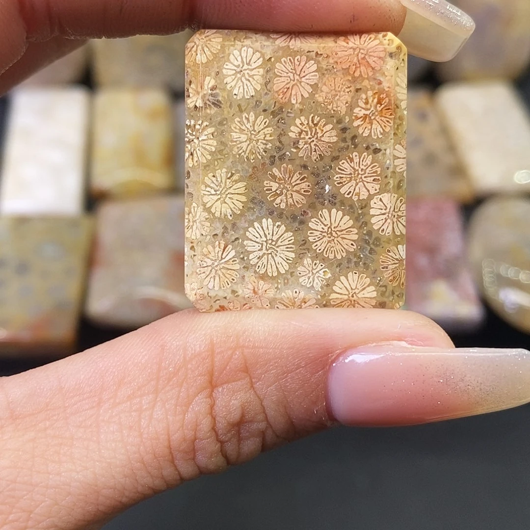 硅化玉颈饰合金春**月