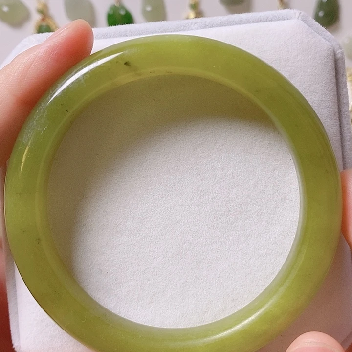 未镶嵌蛇纹石玉手镯圈口60