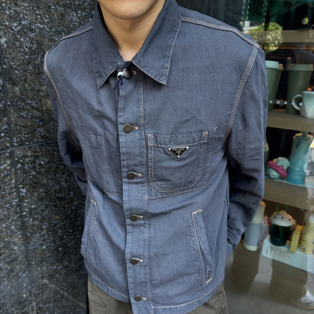 未使用 Prada/普拉达 M/新款三角标牛仔衬衫/工价16800/r80091095