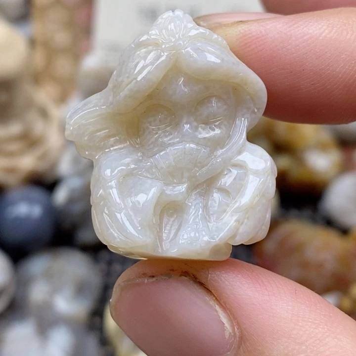 颈饰未镶嵌硅化珊瑚（珊瑚玉）