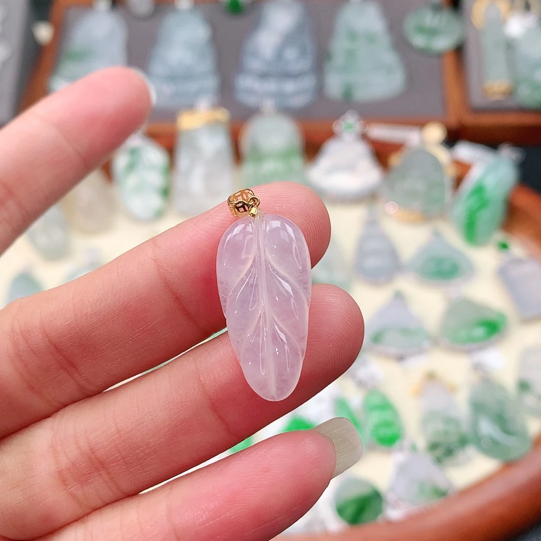 颈饰18K金镶嵌翡翠叶子