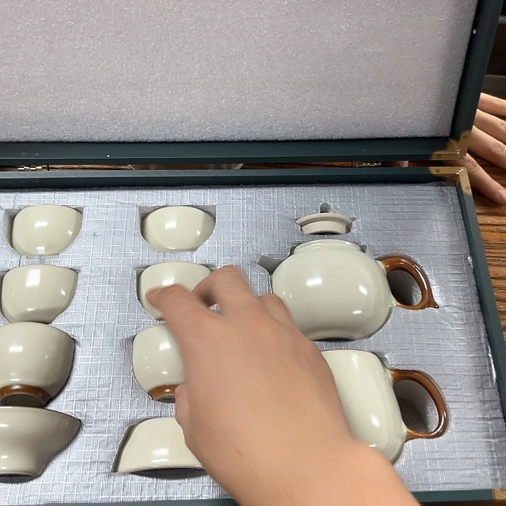 孤品茶具套装等。