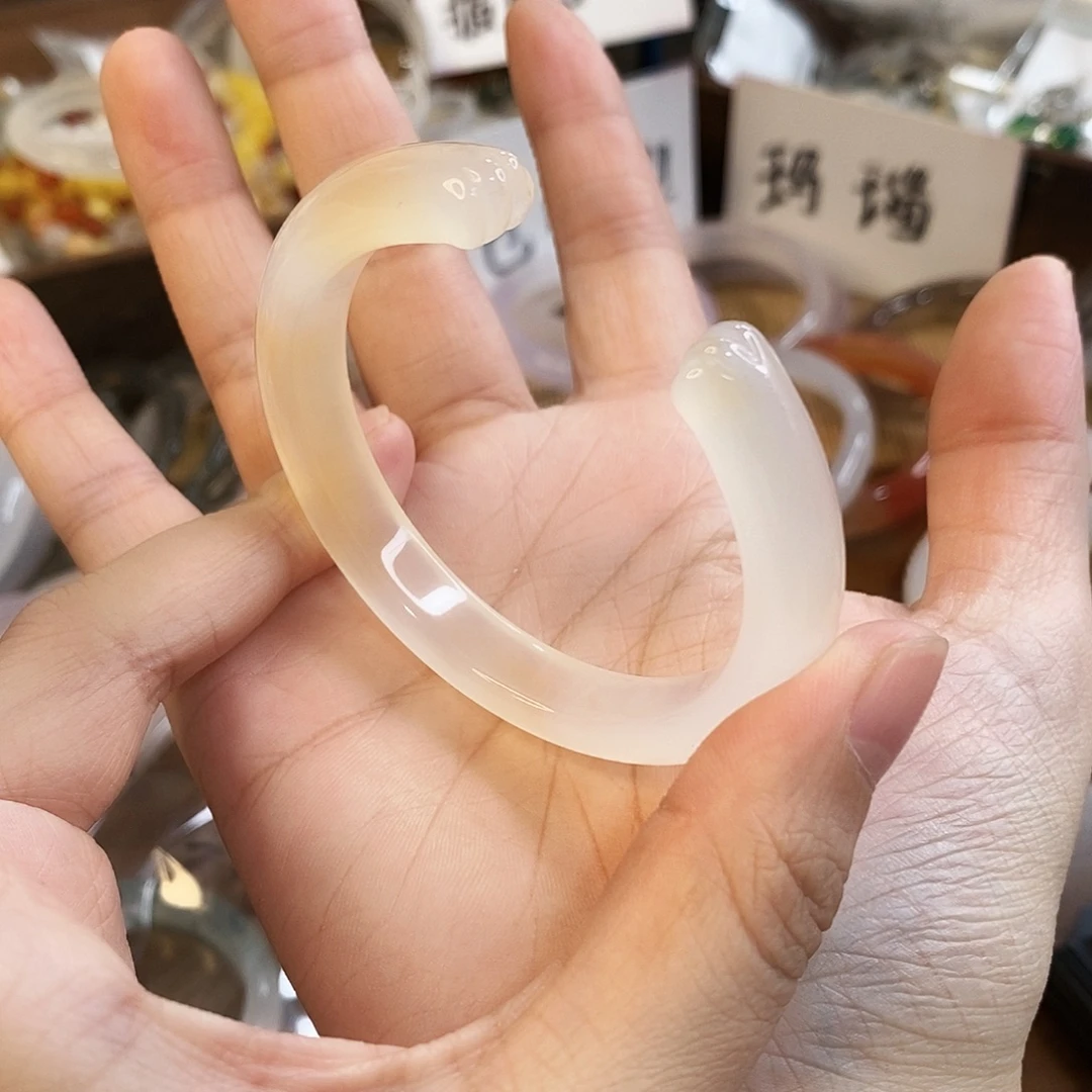 玛瑙/玉髓未镶嵌手镯A910。 52.2圈