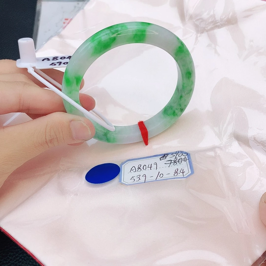 翡翠手镯未镶嵌翡翠