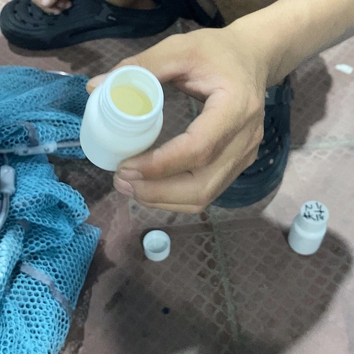 白色瓶子钓鱼小粉发两瓶