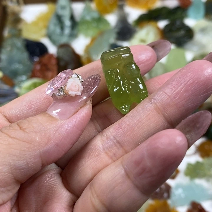 未镶嵌蛇纹石玉吊坠