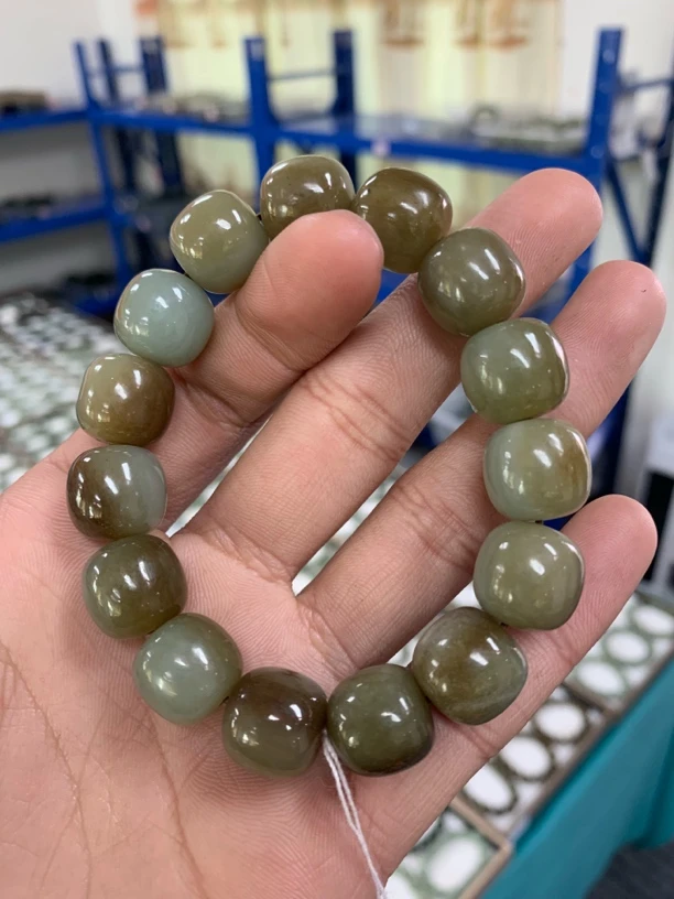 LA114纯天然新疆和田玉卡14