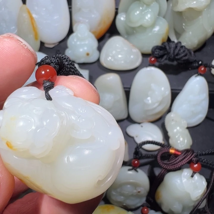 和田玉颈饰未镶嵌美***奇