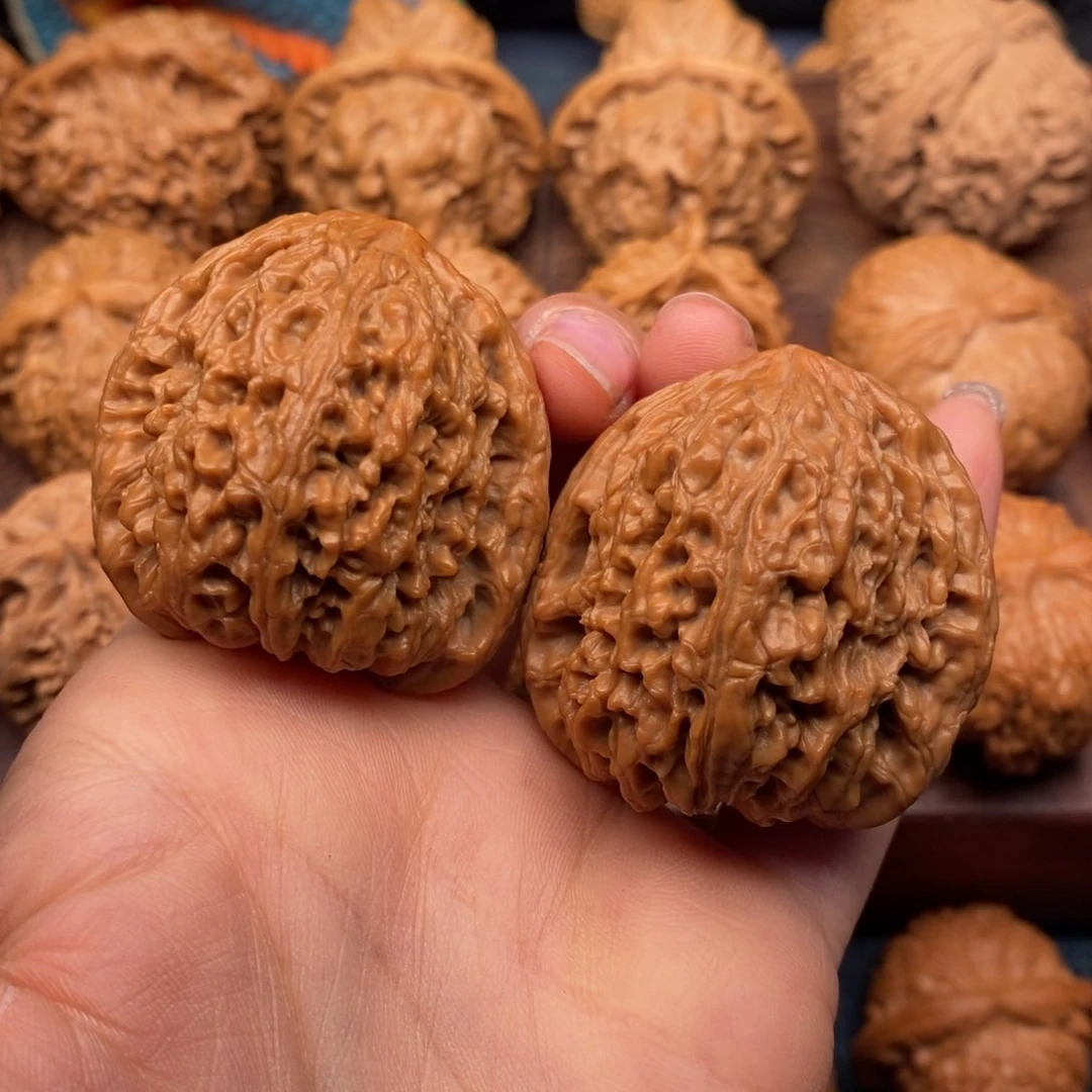 文玩核桃吊坠41全品，炮弹凹底南疆