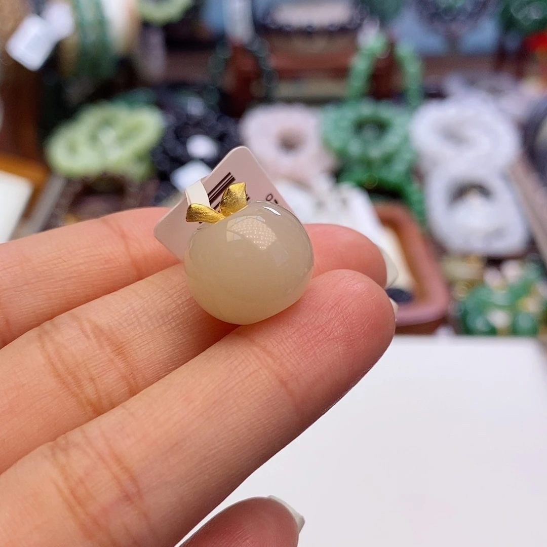 和田玉未镶嵌颈饰毕业级老坑料浓红粉金镶苹果