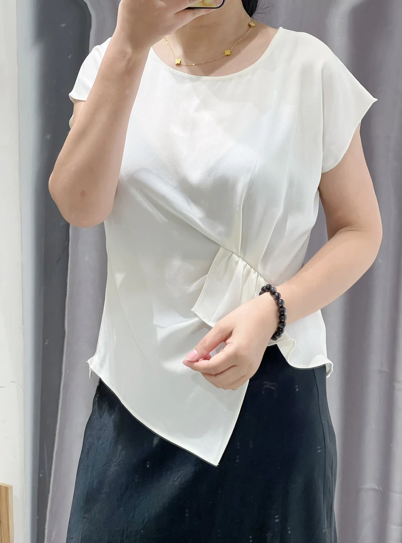 Kin.轻奢服饰新款欧货圆领插肩袖设计师款不规则下摆小衫（福利）