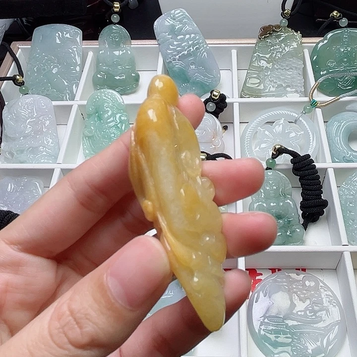 翡翠颈饰未镶嵌翡翠