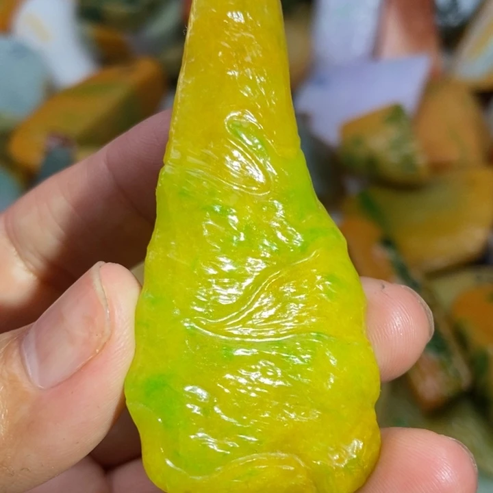 翡翠未镶嵌颈饰缅甸