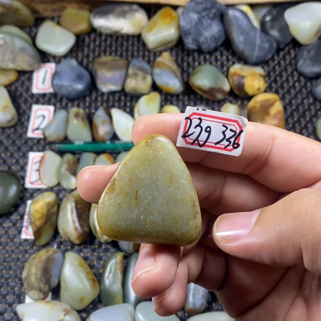 和田玉（糖玉）未镶嵌挂件