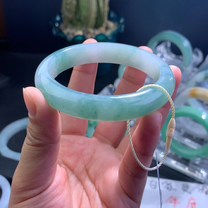 星***3定制翡翠未镶嵌手镯