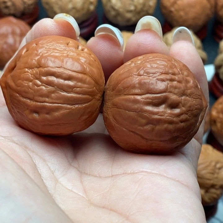 一***水核桃精品文玩核桃手捻寿桃