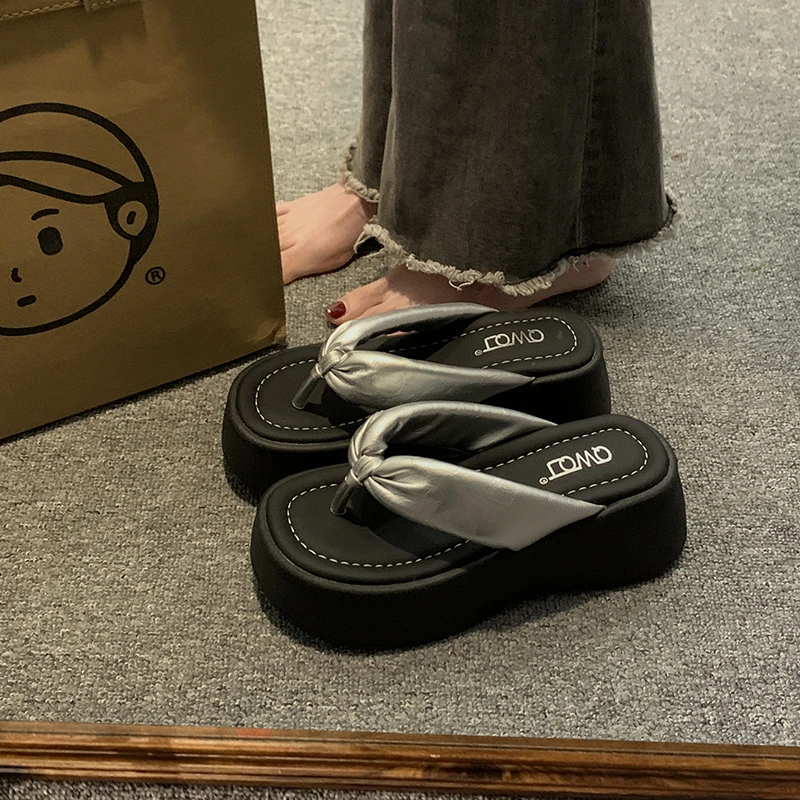 贾不假拖鞋女款夏外穿2025新款夏季超火人字拖厚底增高绝美凉拖鞋