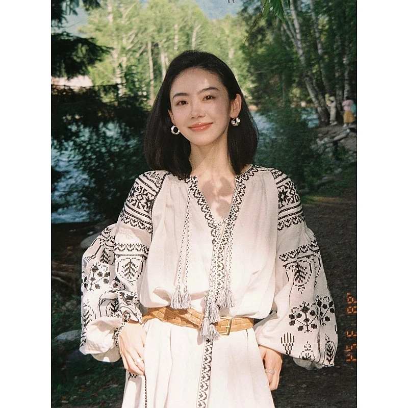 今年流行的漂亮裙子早秋波西米亚气质穿搭印花V领宽松连衣裙7524