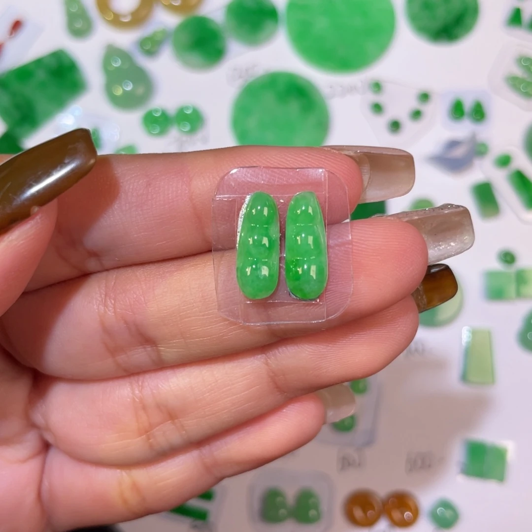 翡翠未镶嵌颈饰裸石