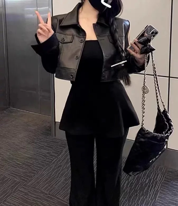 春季皮衣外套搭配设计感网纱吊带裙