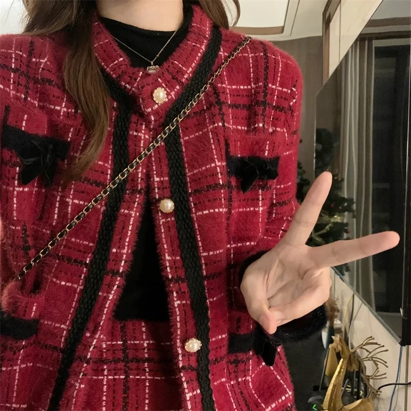 H7喜庆红色胖妹妹大码小香风套装格子针织外套短裙气质两件套装