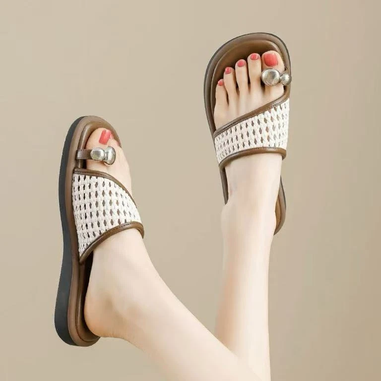 C7021 米色  夏季时尚2025新款低跟夹趾休闲编织外穿女拖鞋