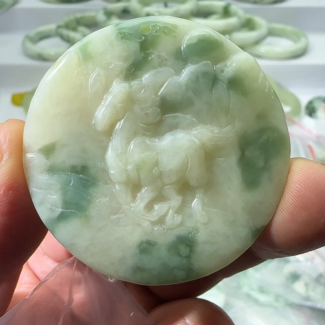 透闪石-蛇纹石玉未镶嵌颈饰