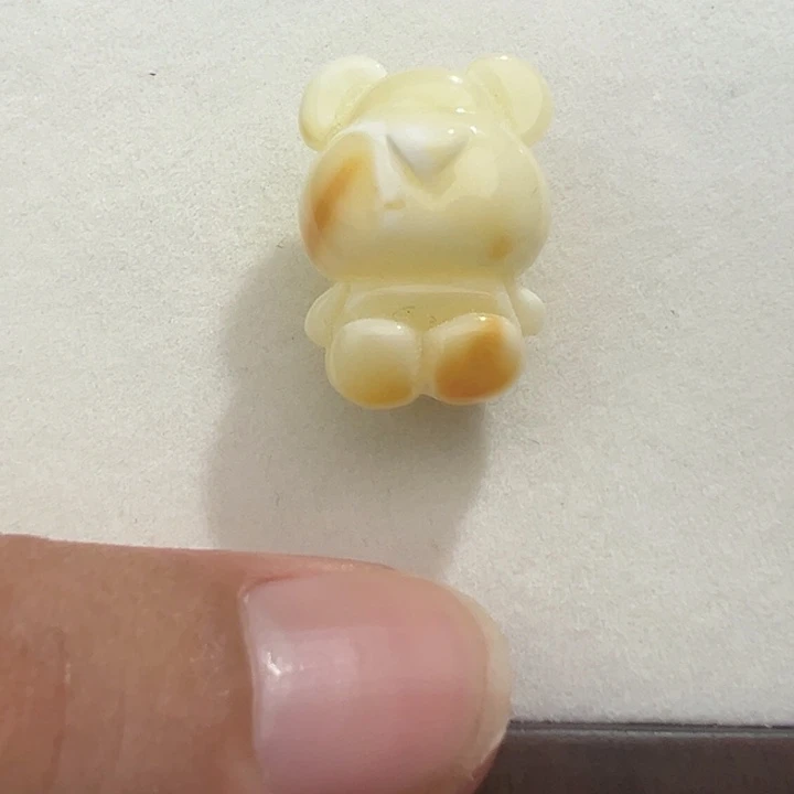 未镶嵌蜜蜡裸石3.11克小熊