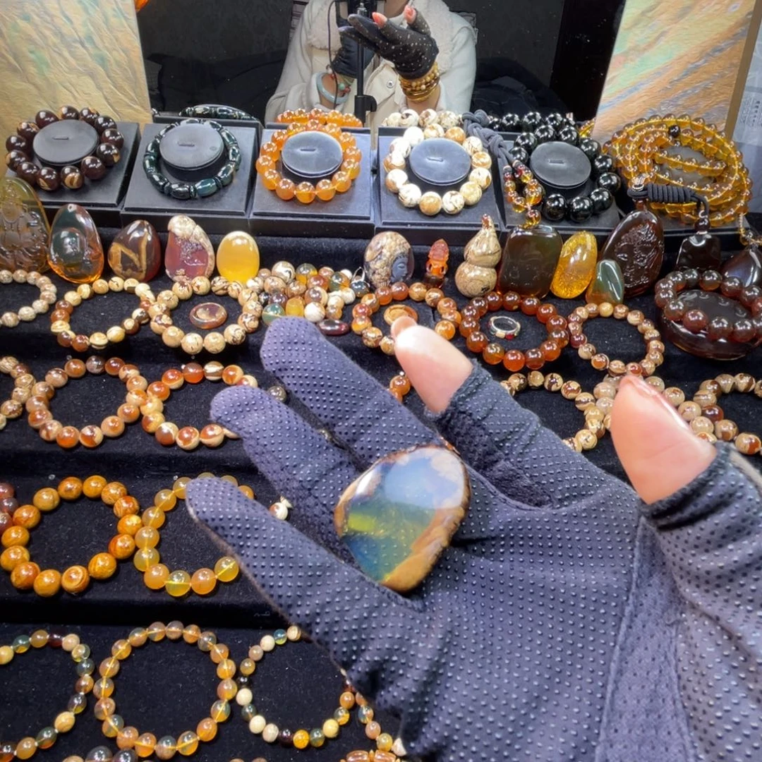 琥珀未镶嵌手串蓝底溶洞