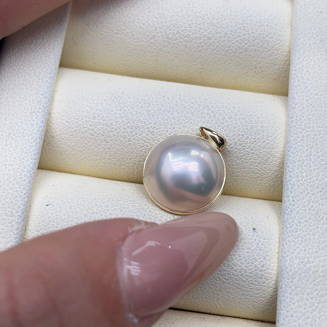 拼合珍珠（马贝珠）18K金镶嵌颈饰