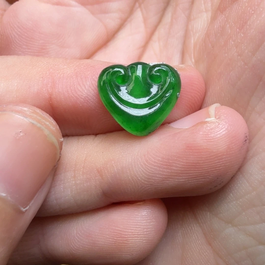 翡翠未镶嵌颈饰94