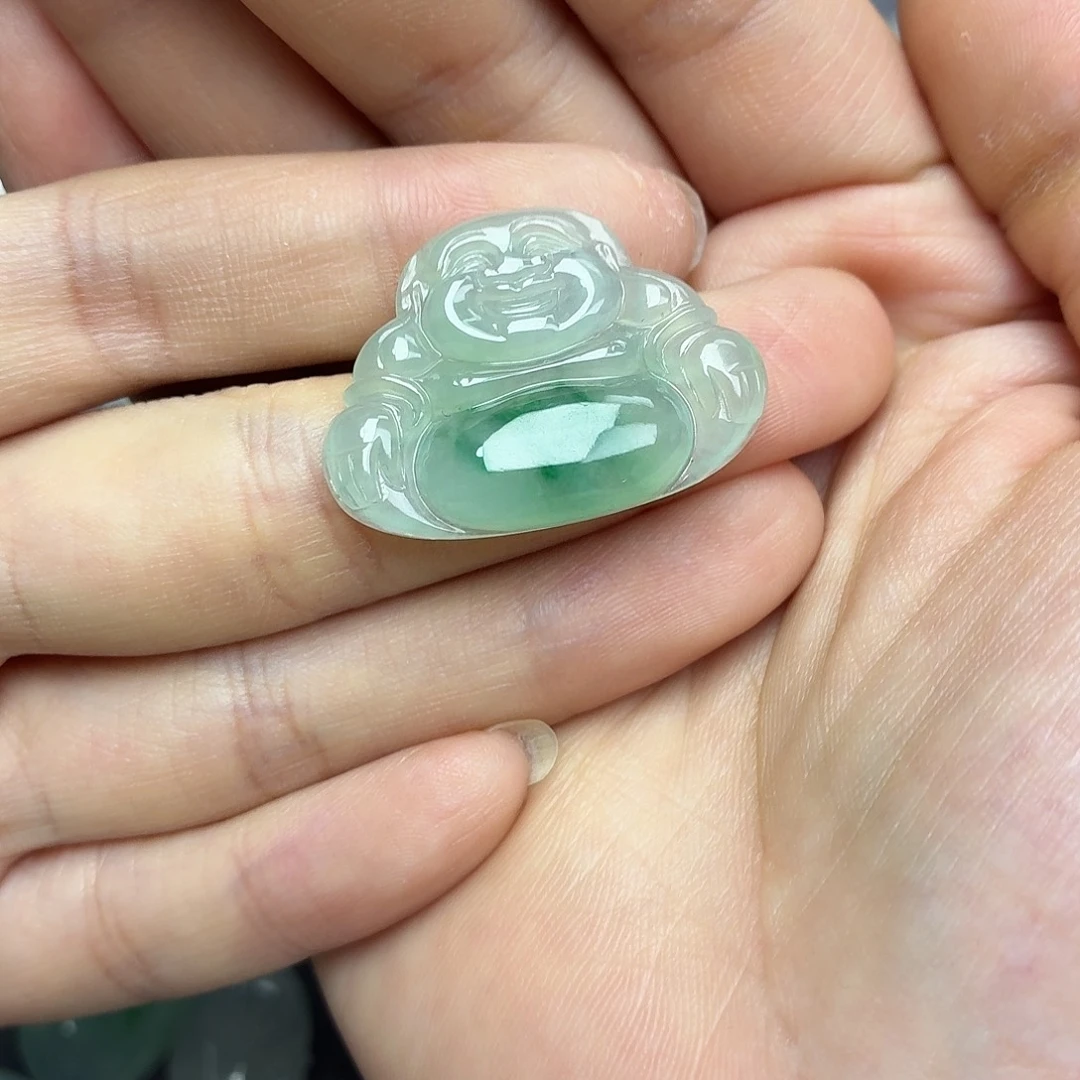 翡翠未镶嵌颈饰飘绿佛