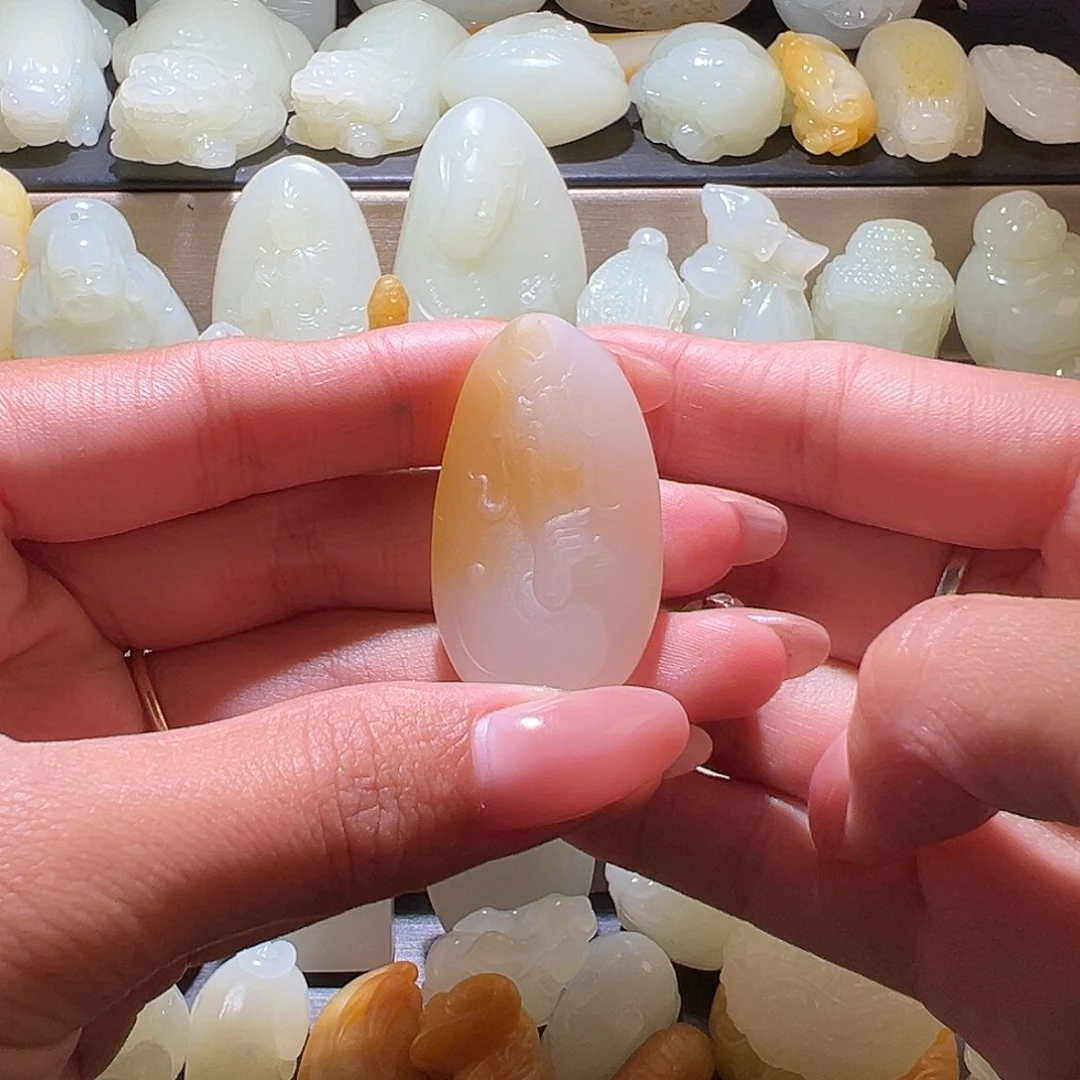 昌***务和田玉未镶嵌颈饰